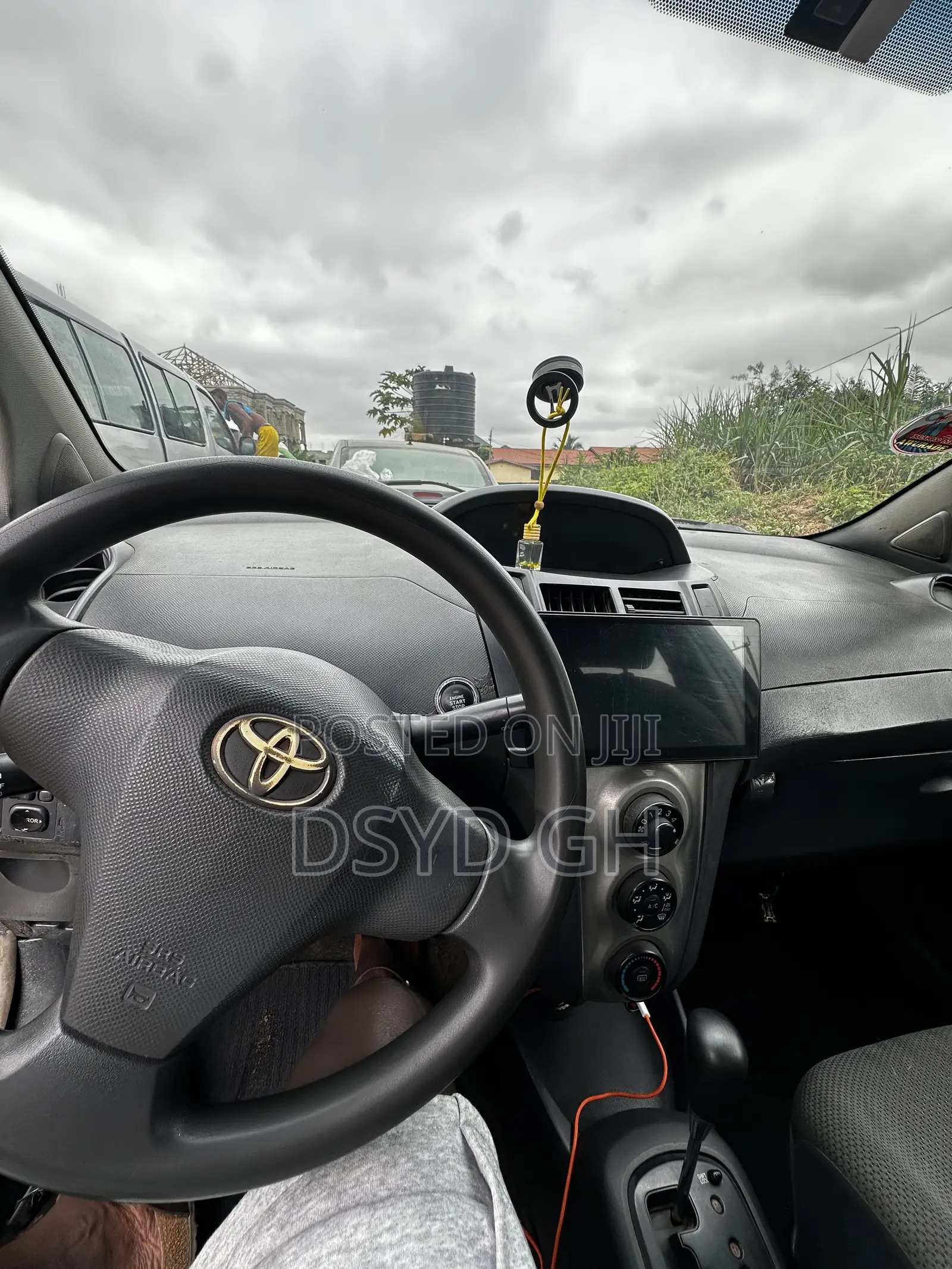 Toyota Vitz 2010 White