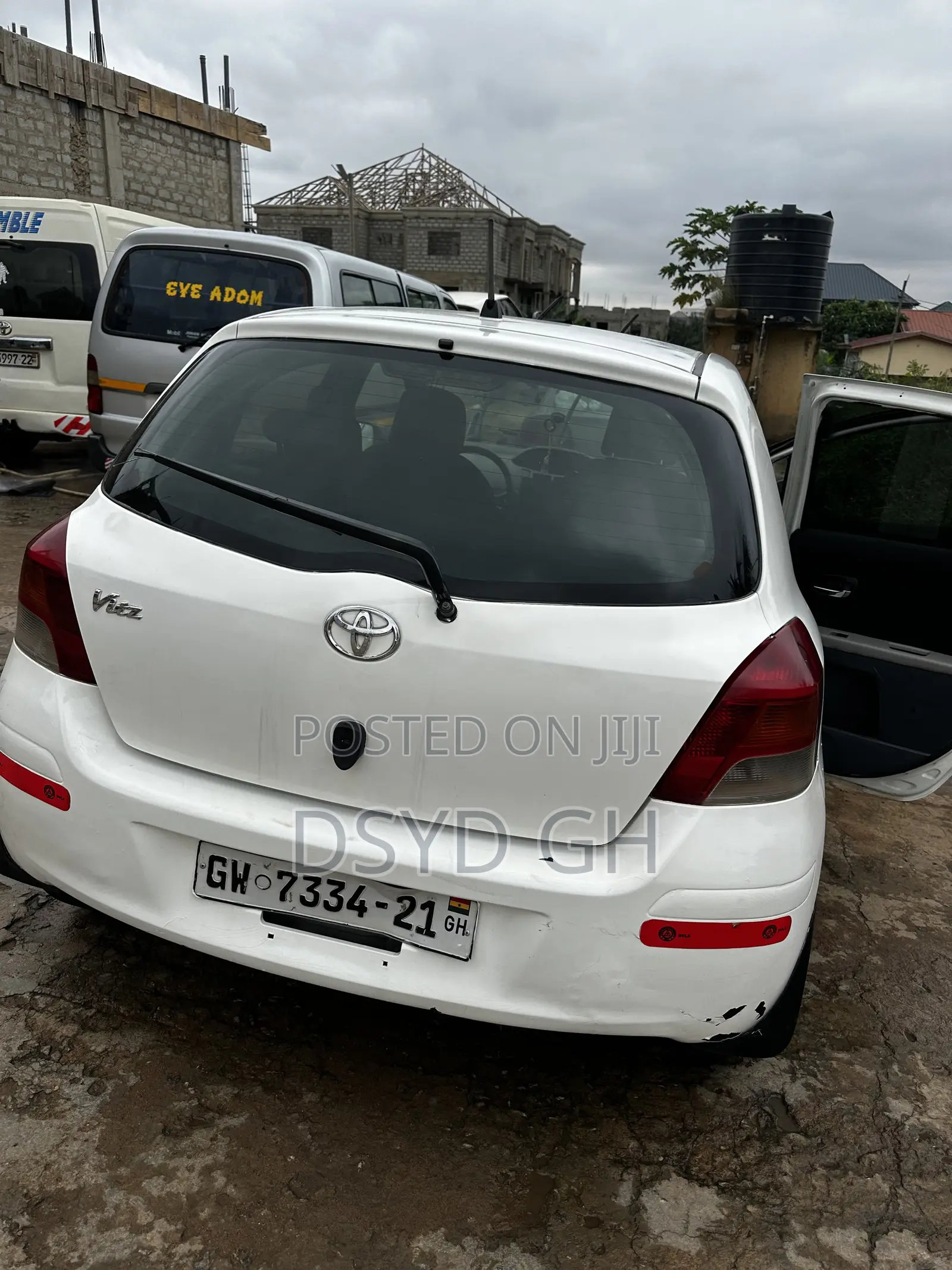 Toyota Vitz 2010 White