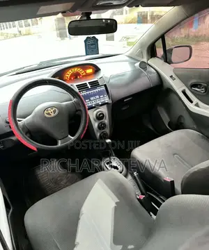 Toyota Vitz 1.3 AWD 3dr 2010 Brown