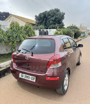 Toyota Vitz 1.3 AWD 3dr 2010 Brown