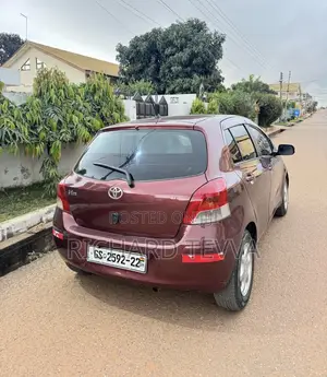 Toyota Vitz 1.3 AWD 3dr 2010 Brown