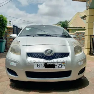 Toyota Vitz 1.0 FWD 3dr 2010 Silver