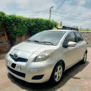 Toyota Vitz 1.0 FWD 3dr 2010 Silver