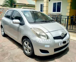 Toyota Vitz 1.0 FWD 3dr 2010 Silver
