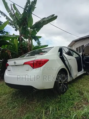 Toyota Corolla XSE (1.8L 4cyl 2A) 2019 White