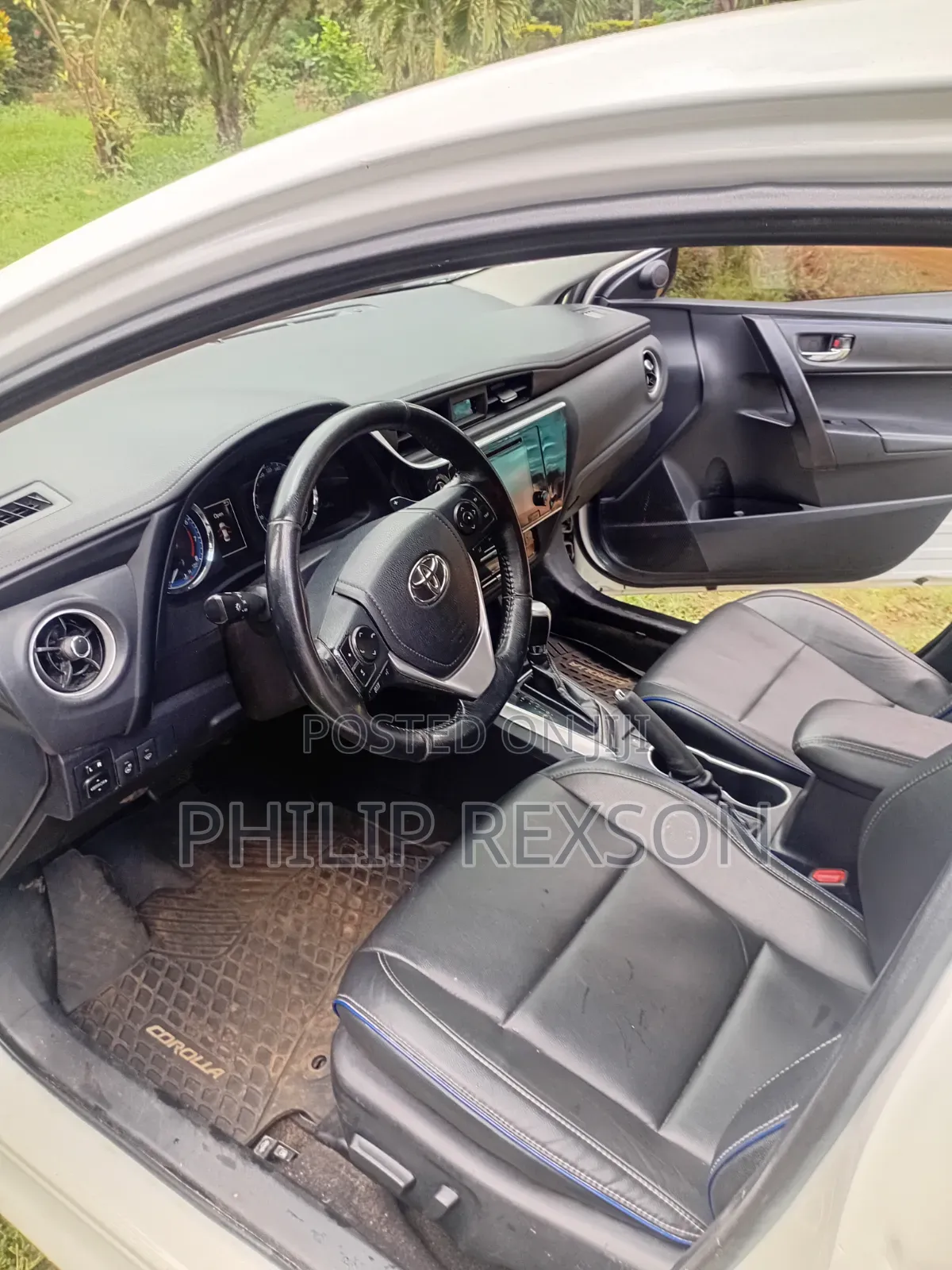 Toyota Corolla XSE (1.8L 4cyl 2A) 2019 White