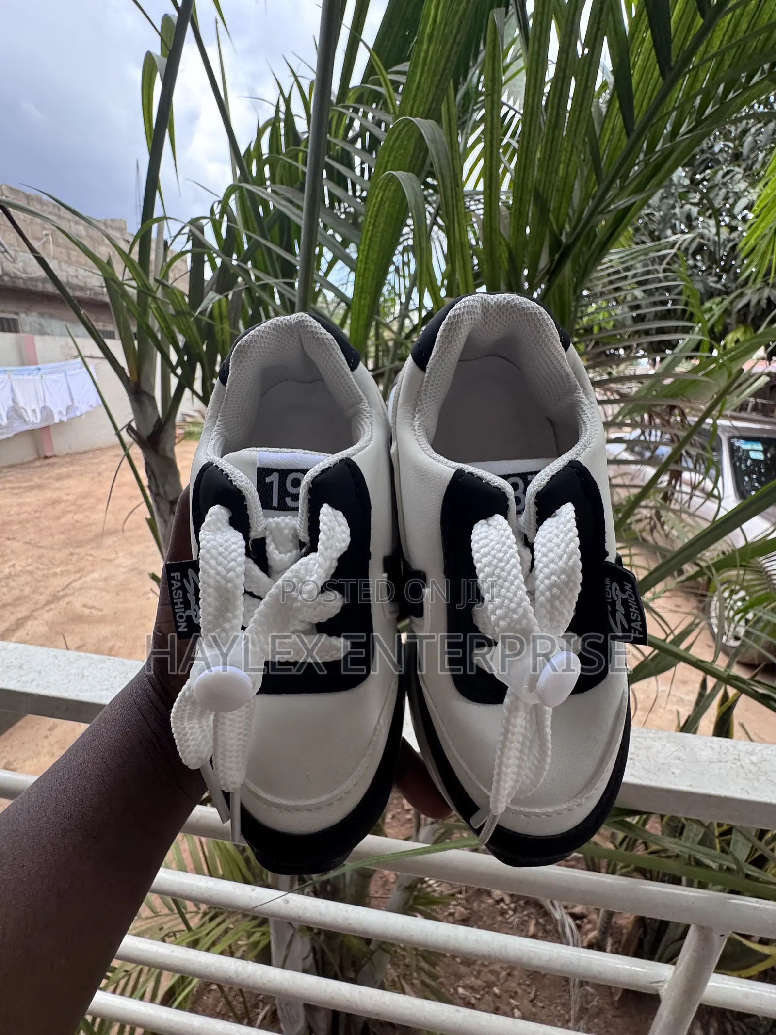 Sneakers for for Boys and Girls
