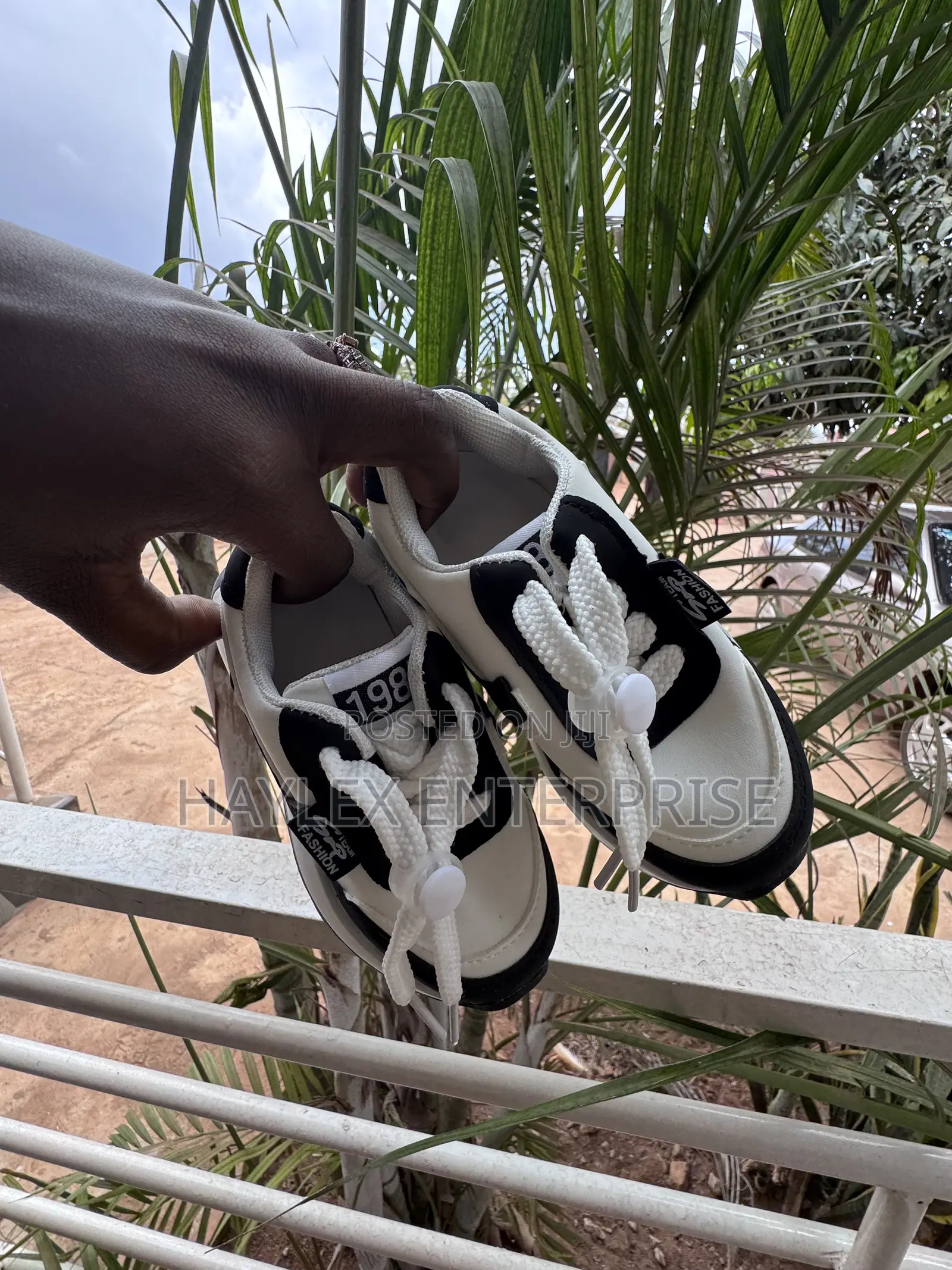 Sneakers for for Boys and Girls