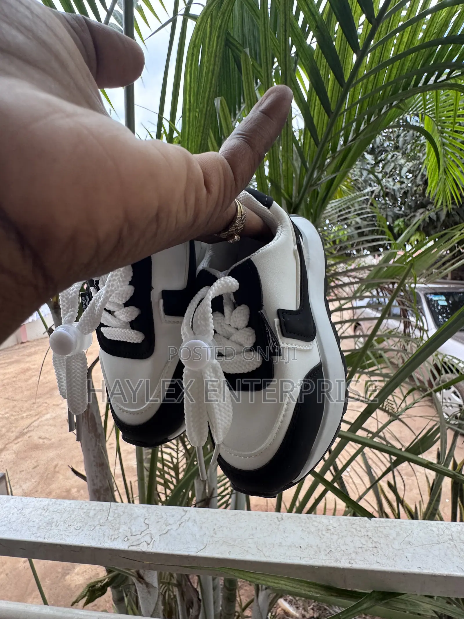 Sneakers for for Boys and Girls