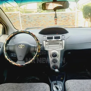 Toyota Vitz 1.0 FWD 3dr 2010 Silver