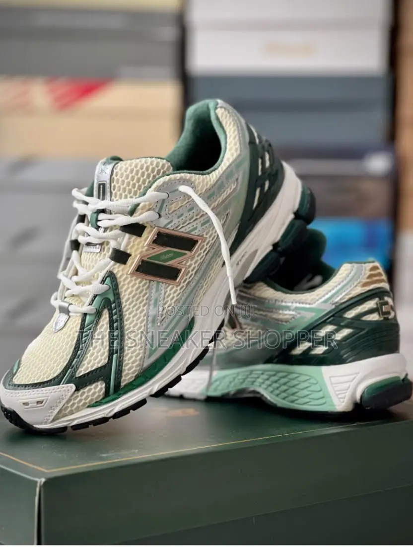 New Balance 1906R - Green / Cream / Gold