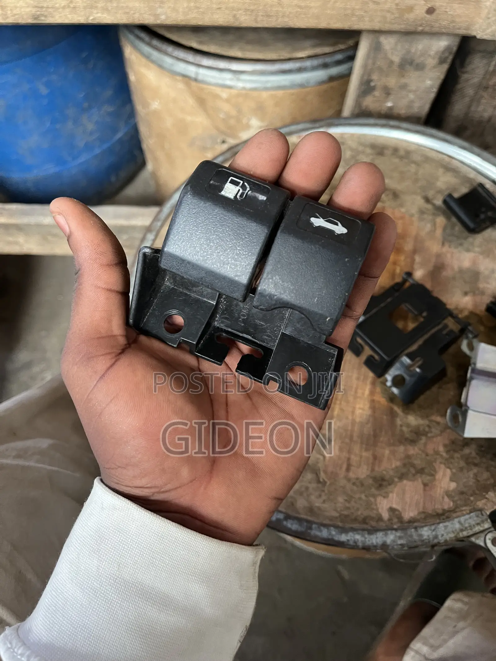 Nissan Fuel and Bonnet Opener