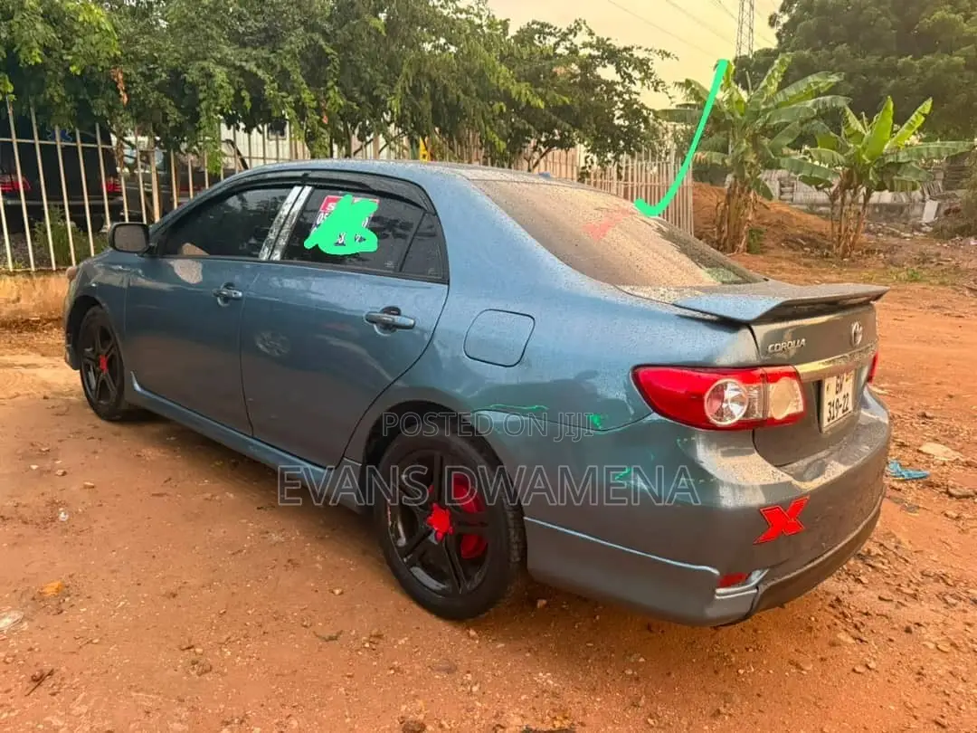 Toyota Corolla LE 4dr Sedan (1.8L 4cyl 4A) 2013 Gray