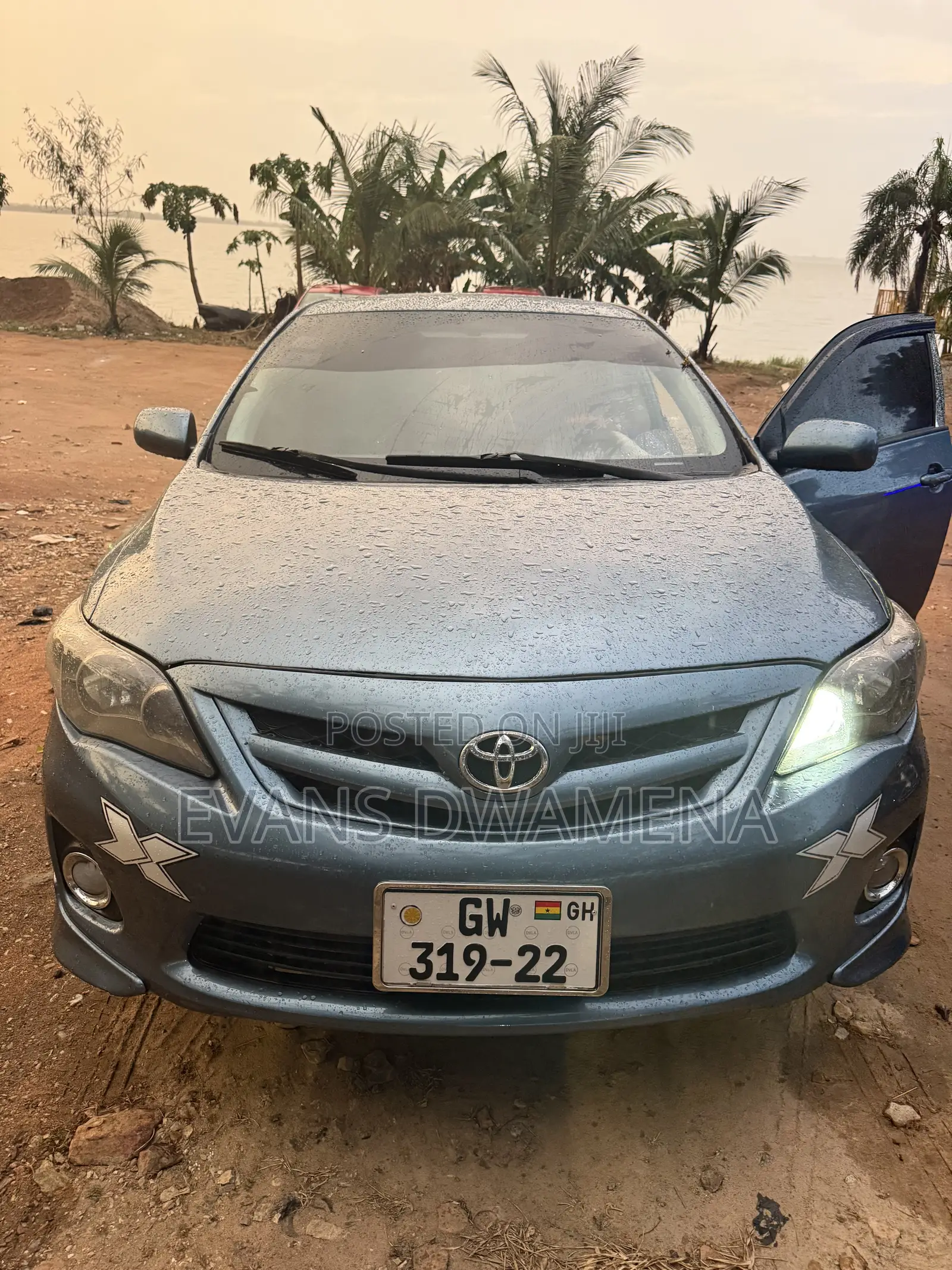 Toyota Corolla LE 4dr Sedan (1.8L 4cyl 4A) 2013 Gray
