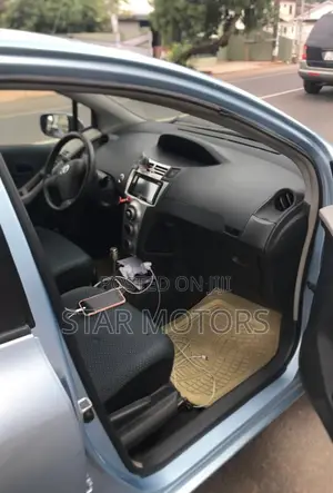 Toyota Vitz 2010 Blue