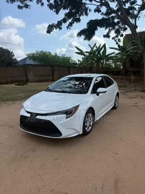 Toyota Corolla LE 2021 White