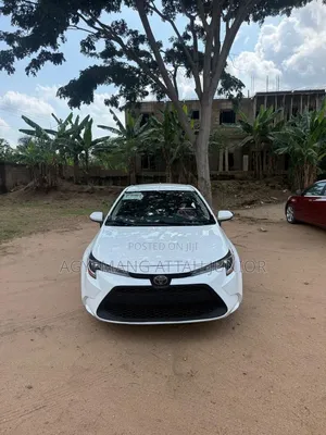 Toyota Corolla LE 2021 White