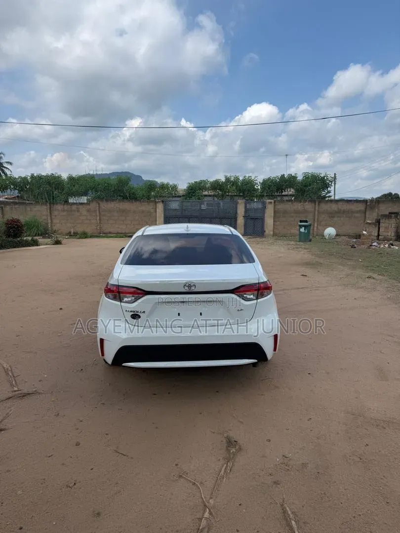Toyota Corolla LE 2021 White