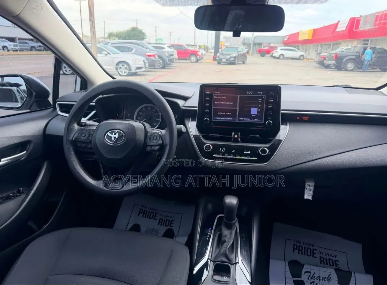 Toyota Corolla LE 2021 White