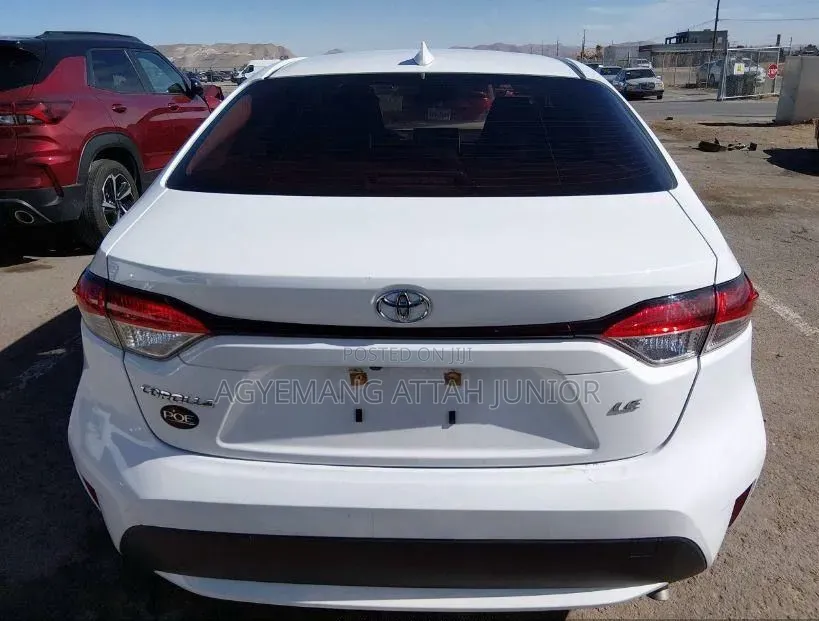 Toyota Corolla LE 2021 White