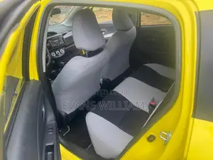 Toyota Vitz 1.3 FWD 5dr 2015 Yellow