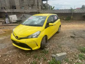 Toyota Vitz 1.3 FWD 5dr 2015 Yellow