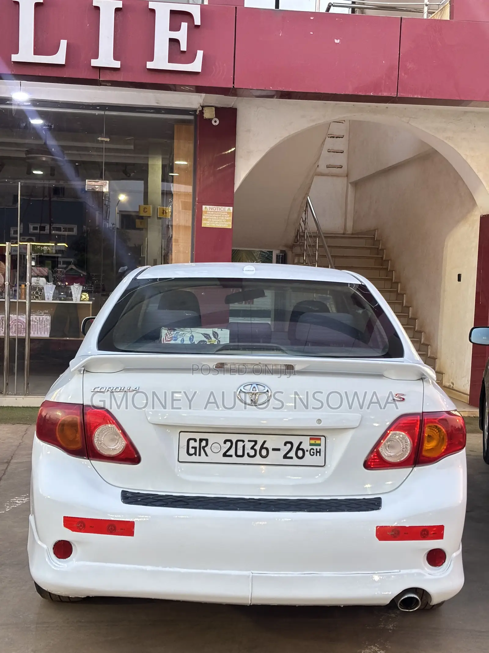 Toyota Corolla Base 4dr Sedan (1.8L 4cyl 5M) 2010 White