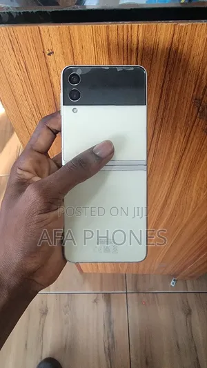 New Samsung Galaxy Z Flip4 256 GB White