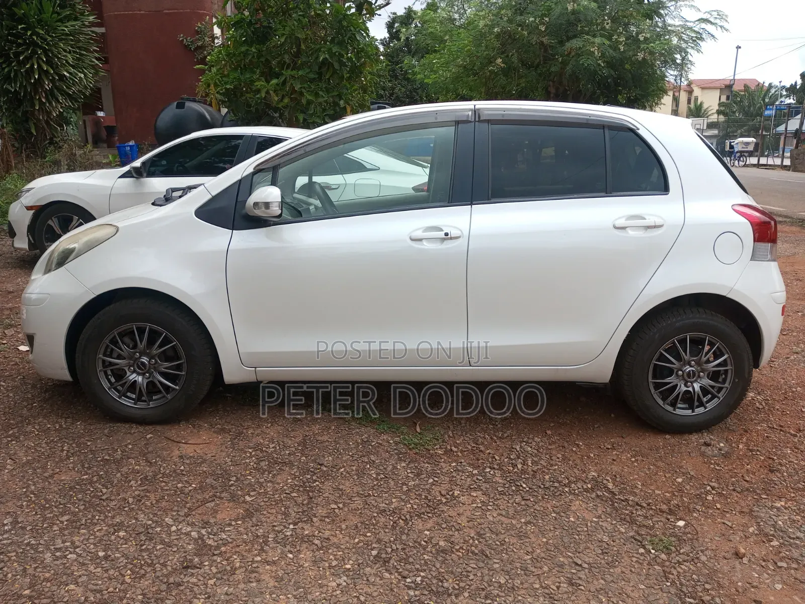 Toyota Vitz 1.3 FWD 5dr 2010 White