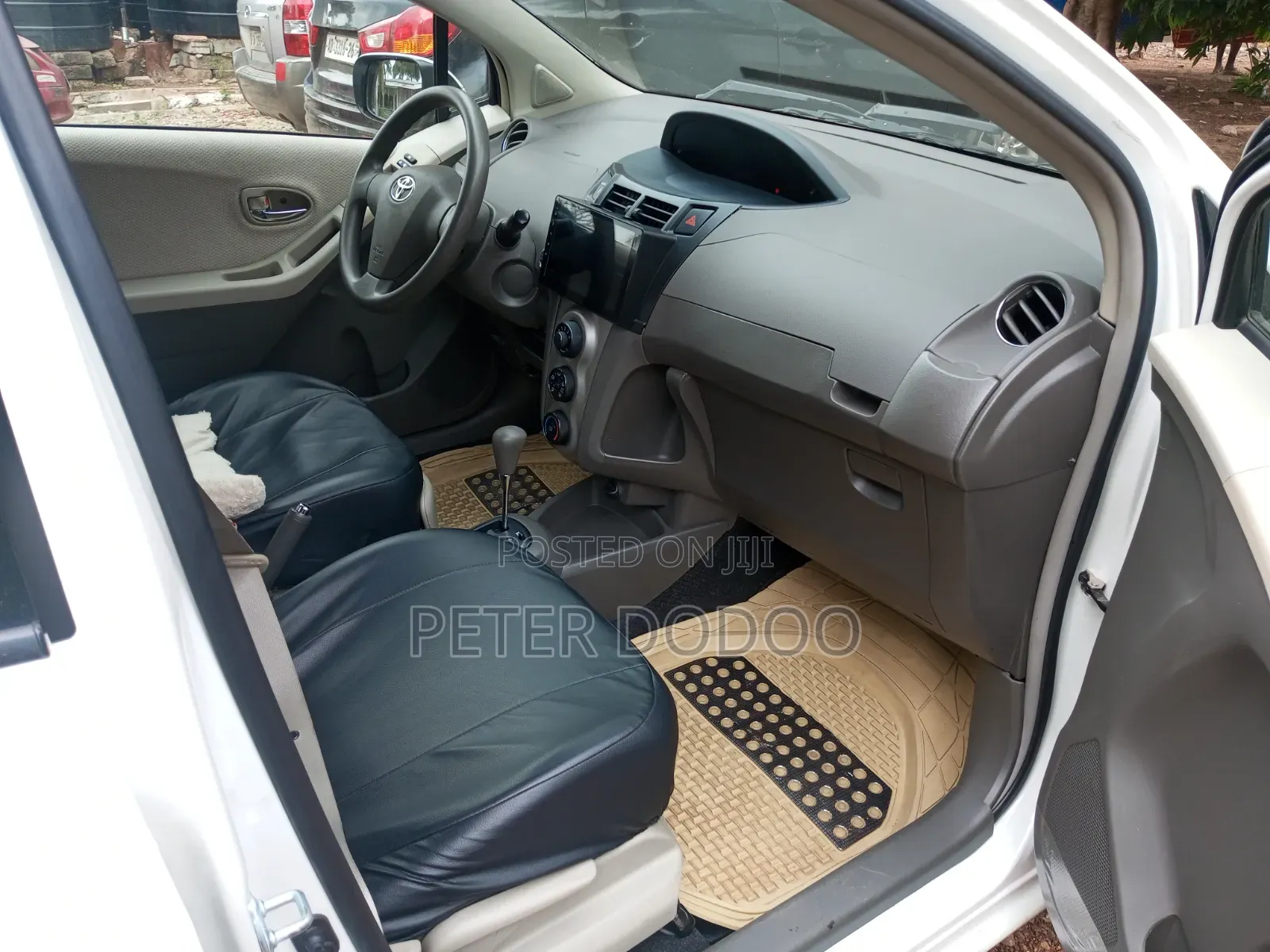 Toyota Vitz 1.3 FWD 5dr 2010 White