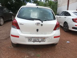 Toyota Vitz 1.3 FWD 5dr 2010 White