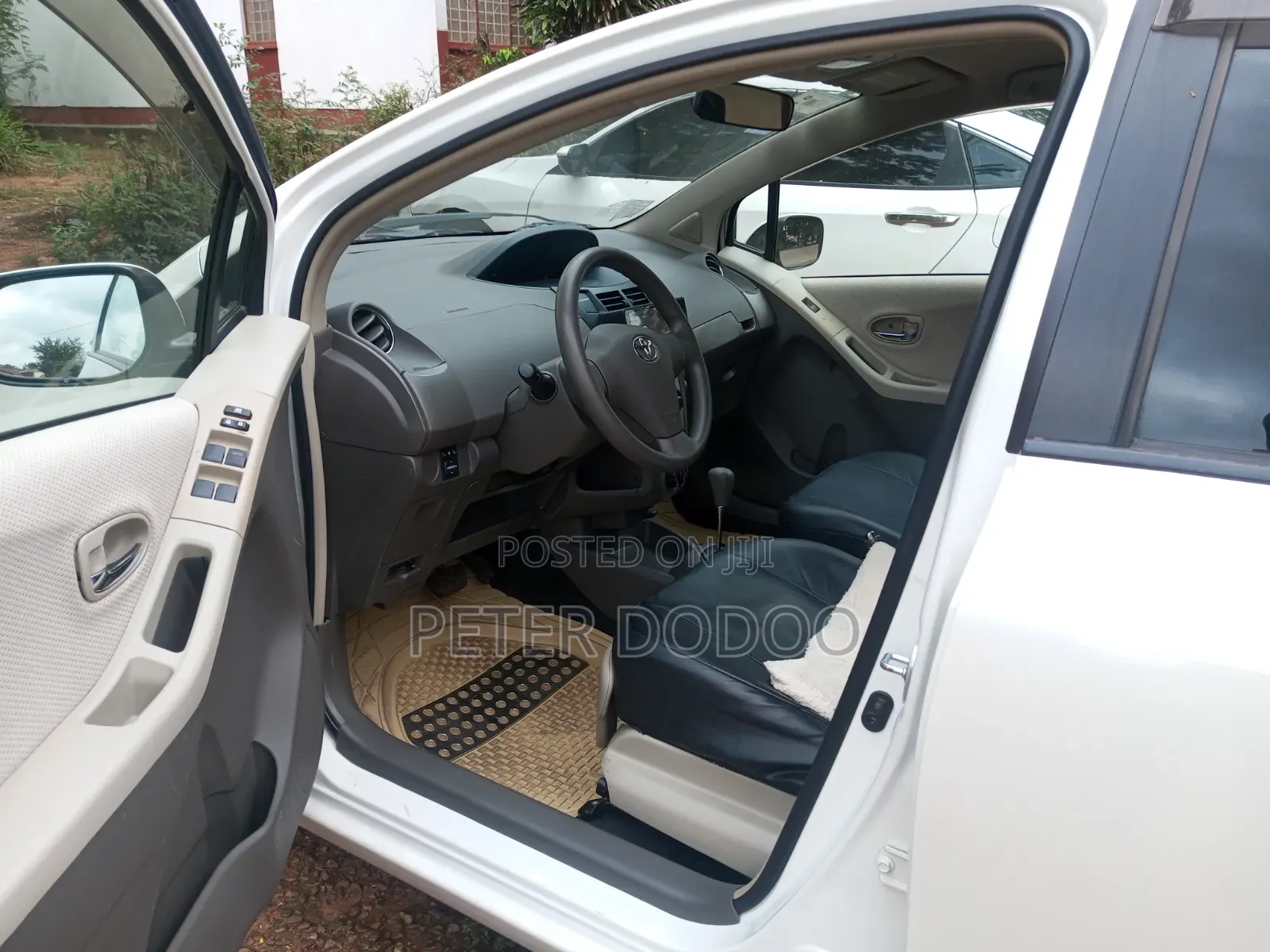 Toyota Vitz 1.3 FWD 5dr 2010 White