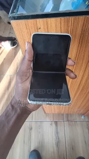 New Samsung Galaxy Z Flip6 256 GB Gray