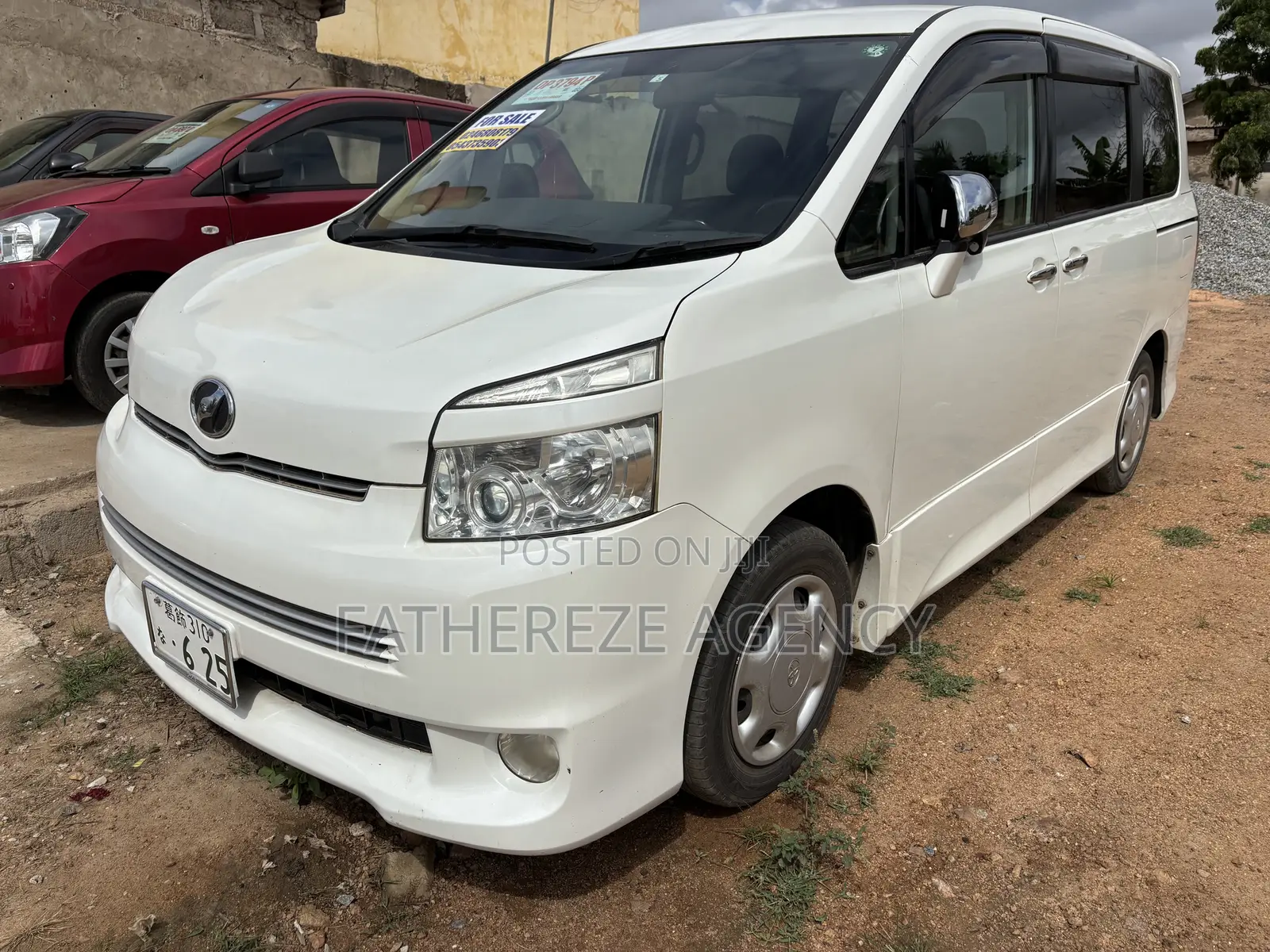 Toyota Voxy V 4WD 8-Seater 2010 White
