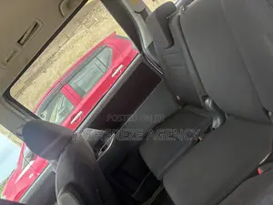 Toyota Voxy V 4WD 8-Seater 2010 White