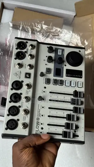 Behringer Flow 8