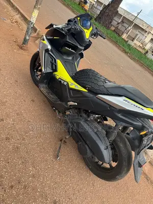 Yamaha Aerox 2024 Yellow