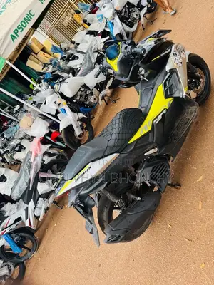Yamaha Aerox 2024 Yellow
