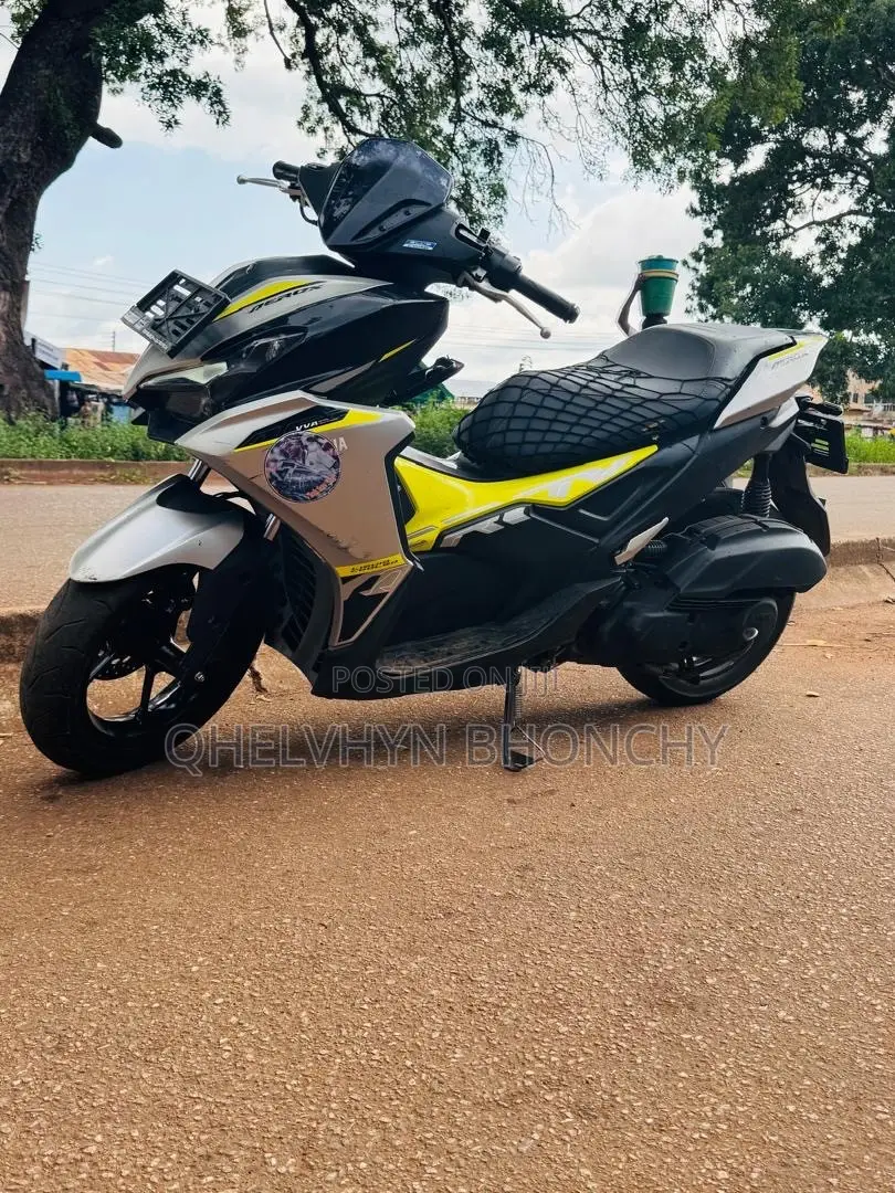Yamaha Aerox 2024 Yellow