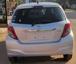Toyota Vitz 2012 Silver