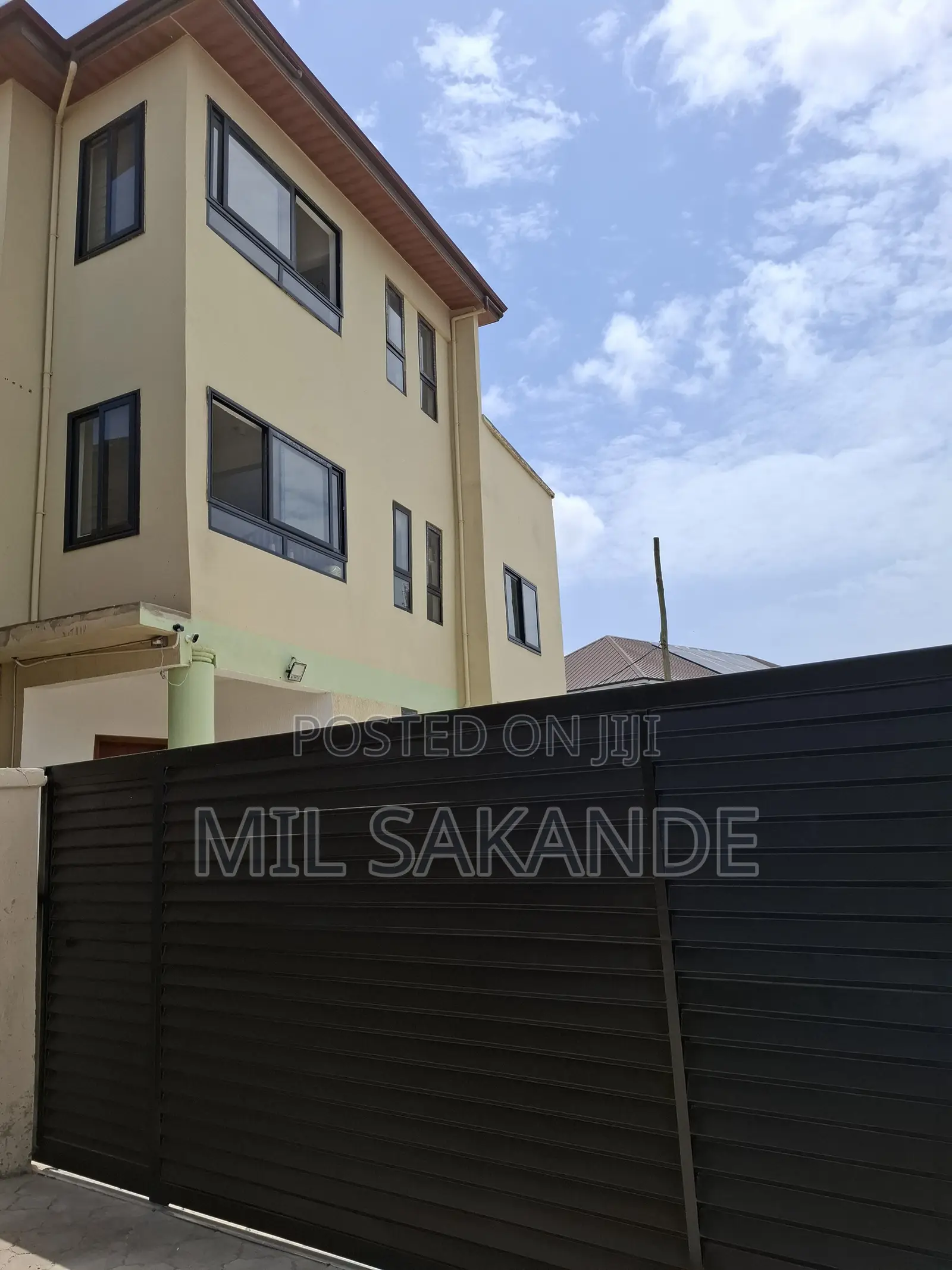 Top Floor Apartment Spintex