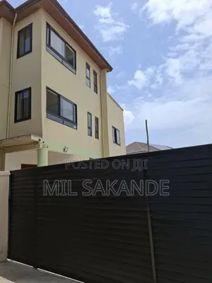 Top Floor Apartment Spintex