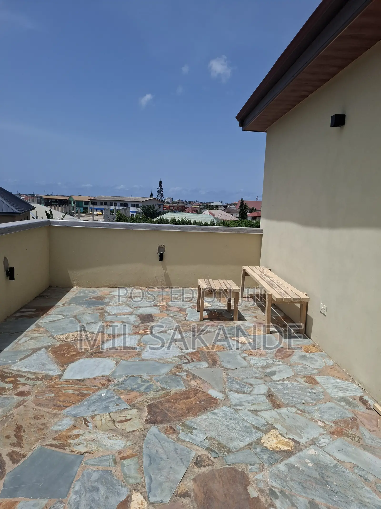 Top Floor Apartment Spintex