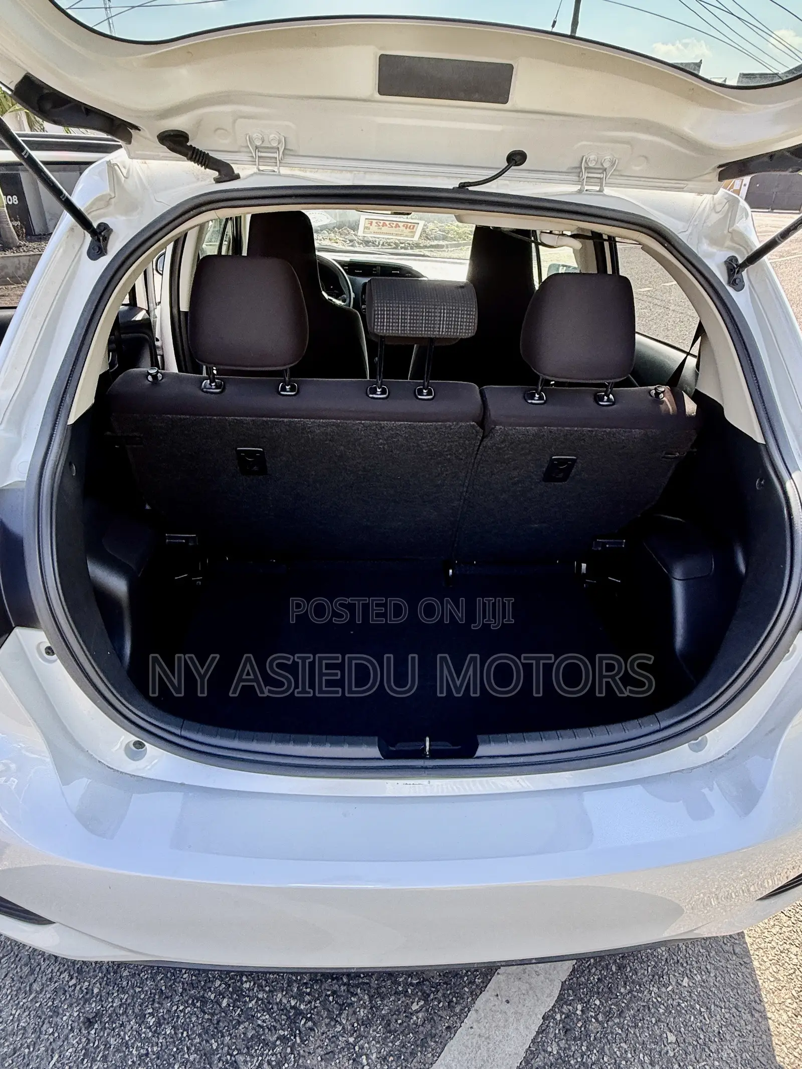 Toyota Vitz 1.5 FWD 3dr 2017 White