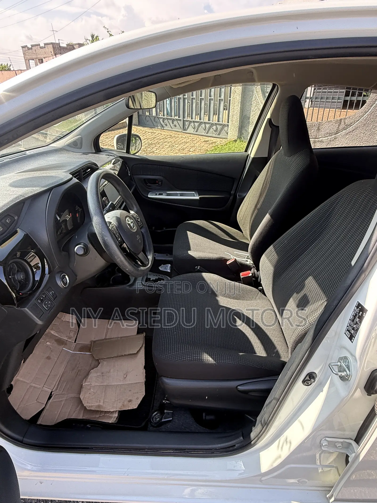 Toyota Vitz 1.5 FWD 3dr 2017 White