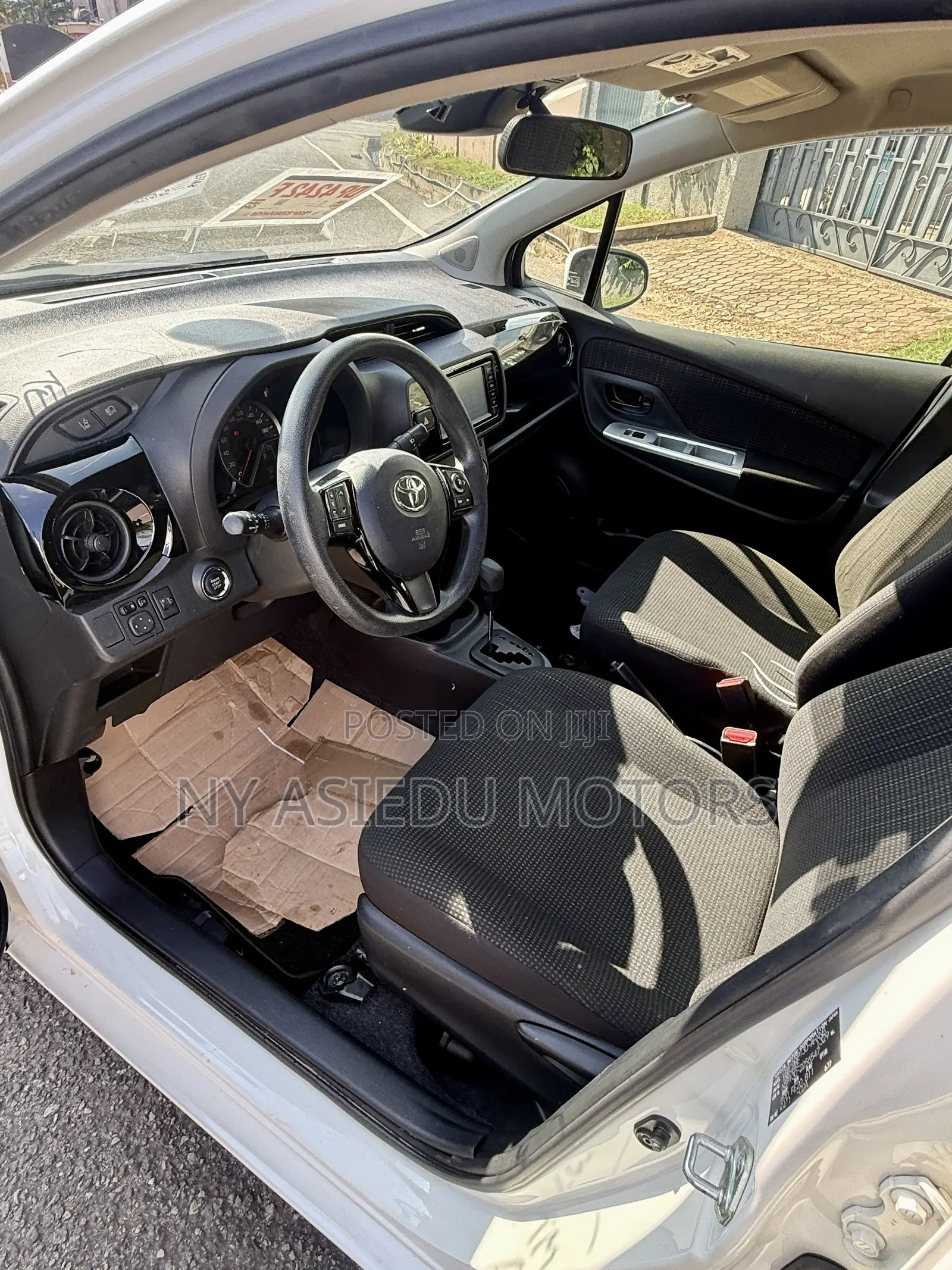 Toyota Vitz 1.5 FWD 3dr 2017 White