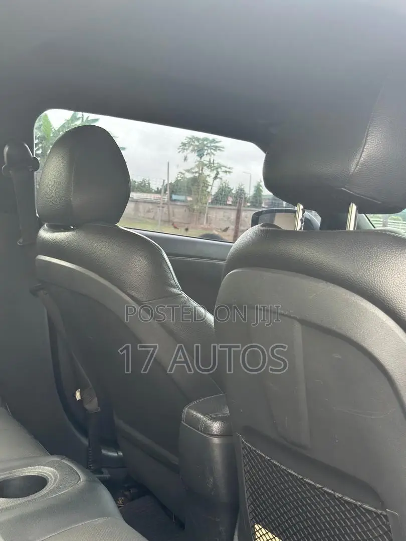 Hyundai Veloster 3dr Hatchback w/Black Interior (1.6L 4cyl 6AM) 2015
