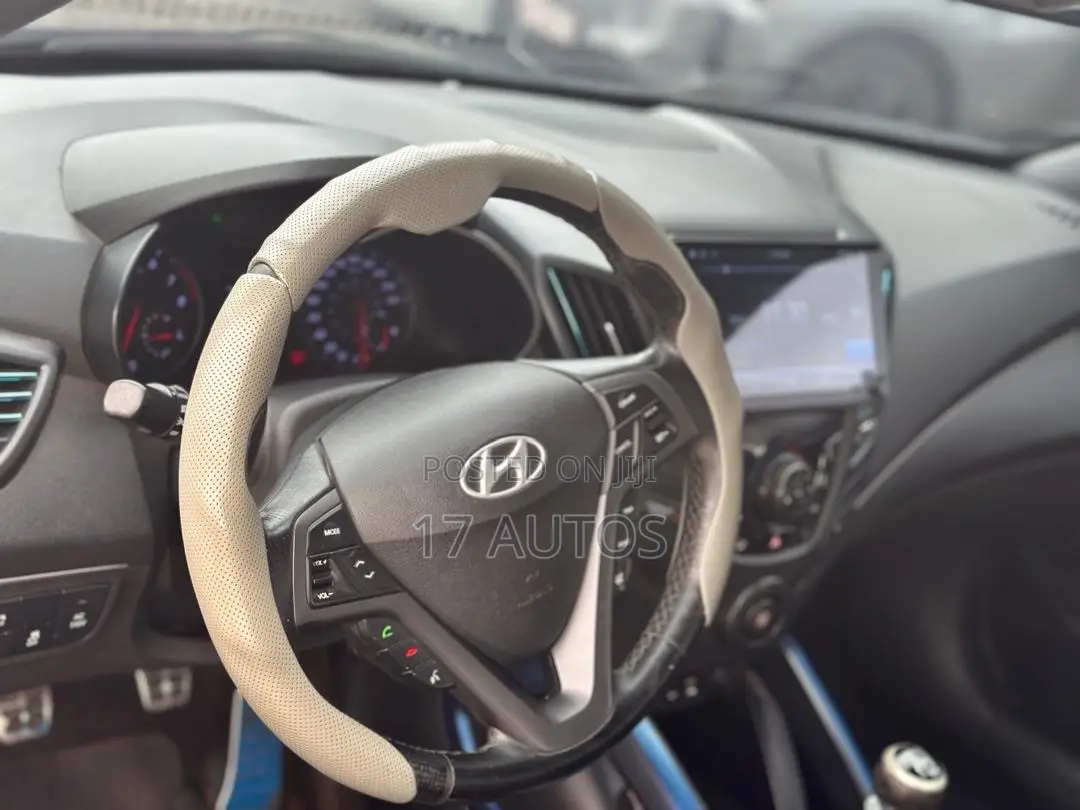 Hyundai Veloster 3dr Hatchback w/Black Interior (1.6L 4cyl 6AM) 2015
