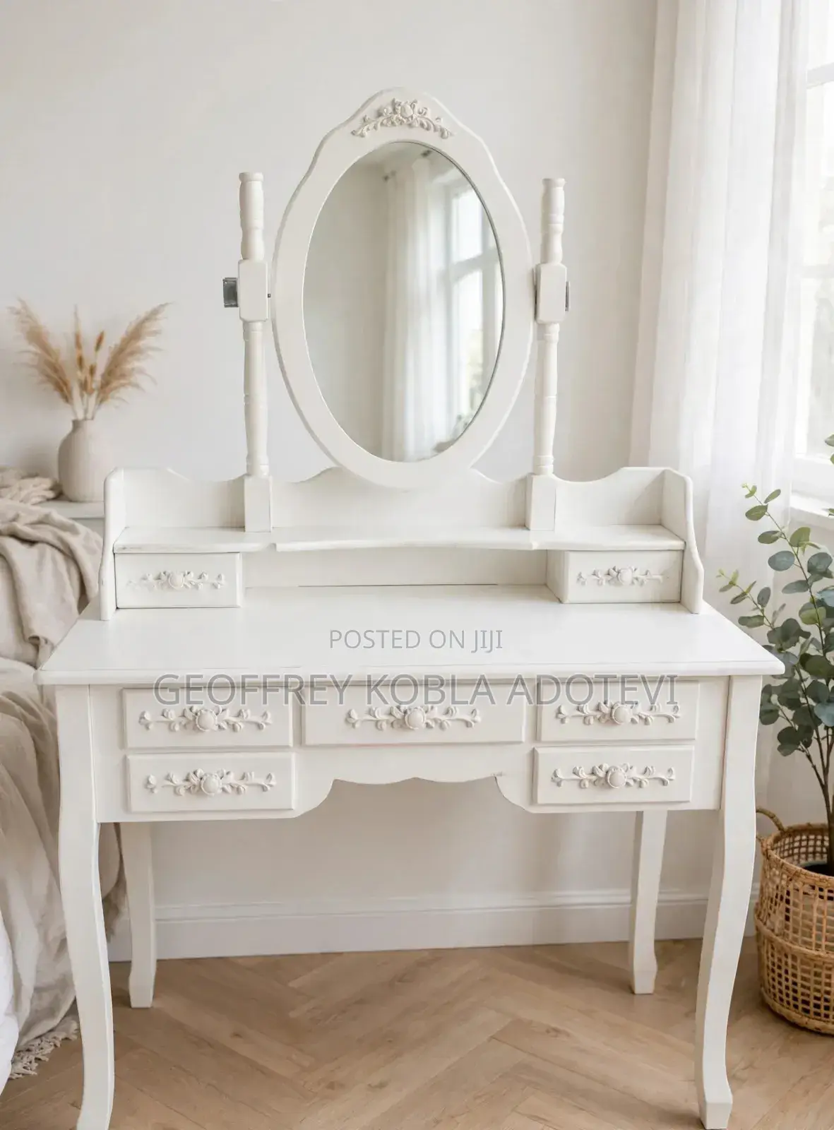 White Dressing Table/Mirror With 5 Drawers for Sale