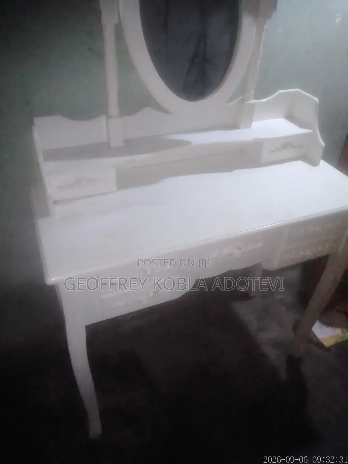 White Dressing Table/Mirror With 5 Drawers for Sale